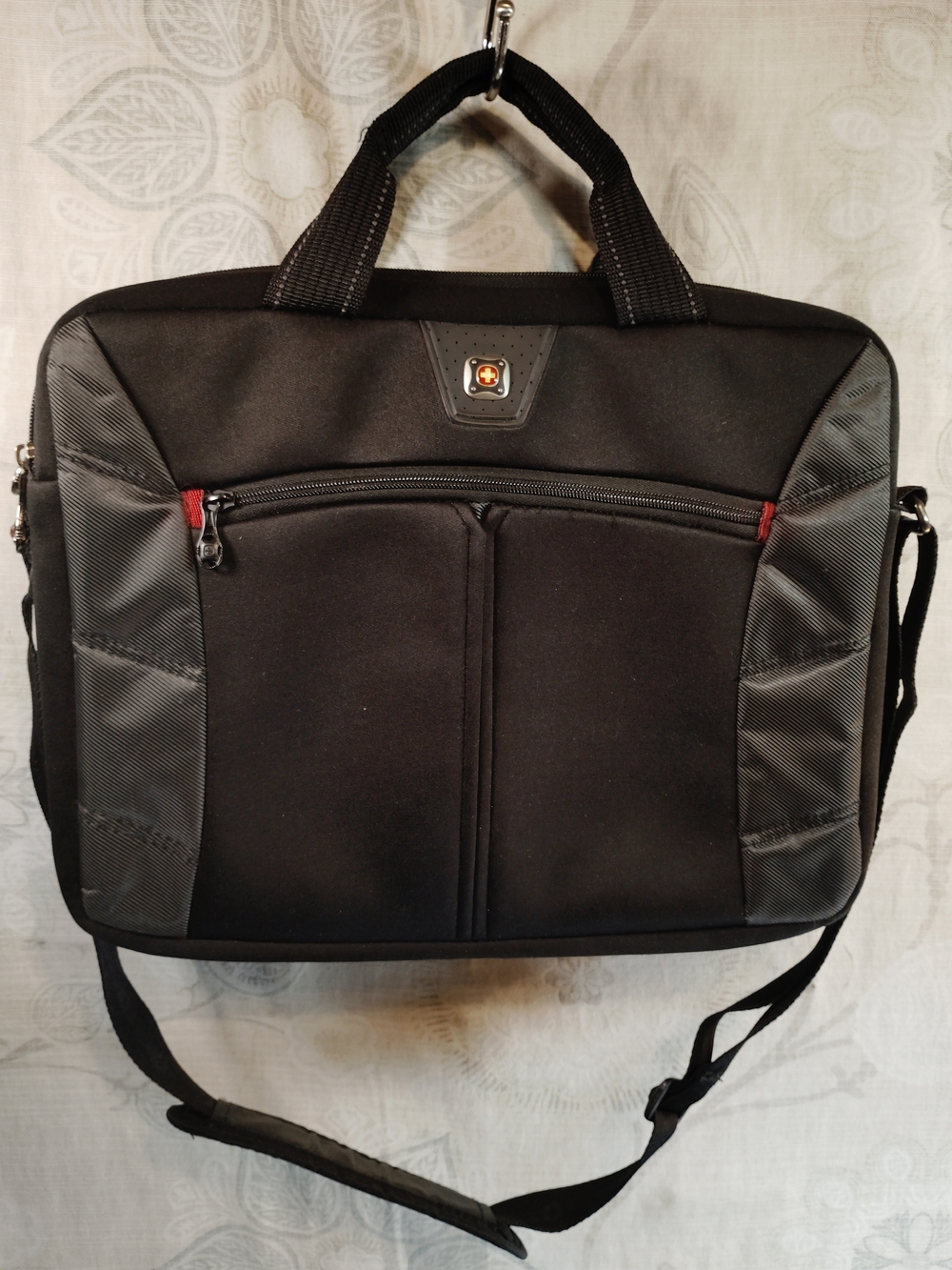 SwissGear Black Laptop/Messenger Bag/Briefcase  Padded & Shoulder Strap